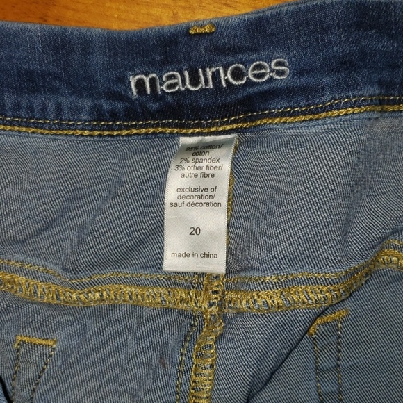 Maurices Distressed jean capris - Picture 2 of 3